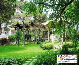 [秦皇島] 北戴河?xùn)|經(jīng)路賓館-住準(zhǔn)五星海華標(biāo)間/豪華大床+雙份早餐，享近海靜謐園林環(huán)境，度完美假期