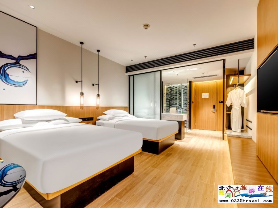 秦皇島海港萬楓酒店電話18633570222